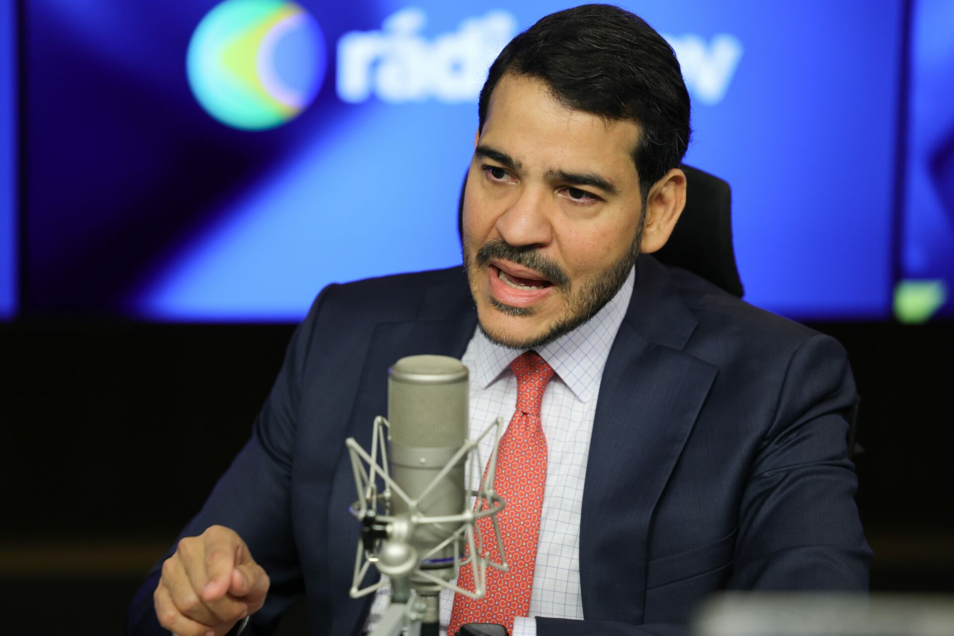 "Não precisa ir ao Judiciário", diz o advogado-geral da União aos aposentados sobre devolutiva de valores do INSS