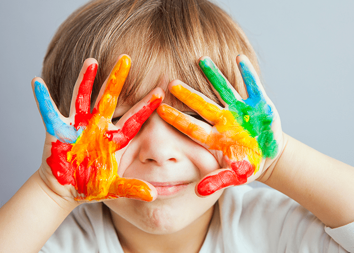 Bancária que é mãe de criança com TEA tem jornada de trabalho reduzida, decide TST