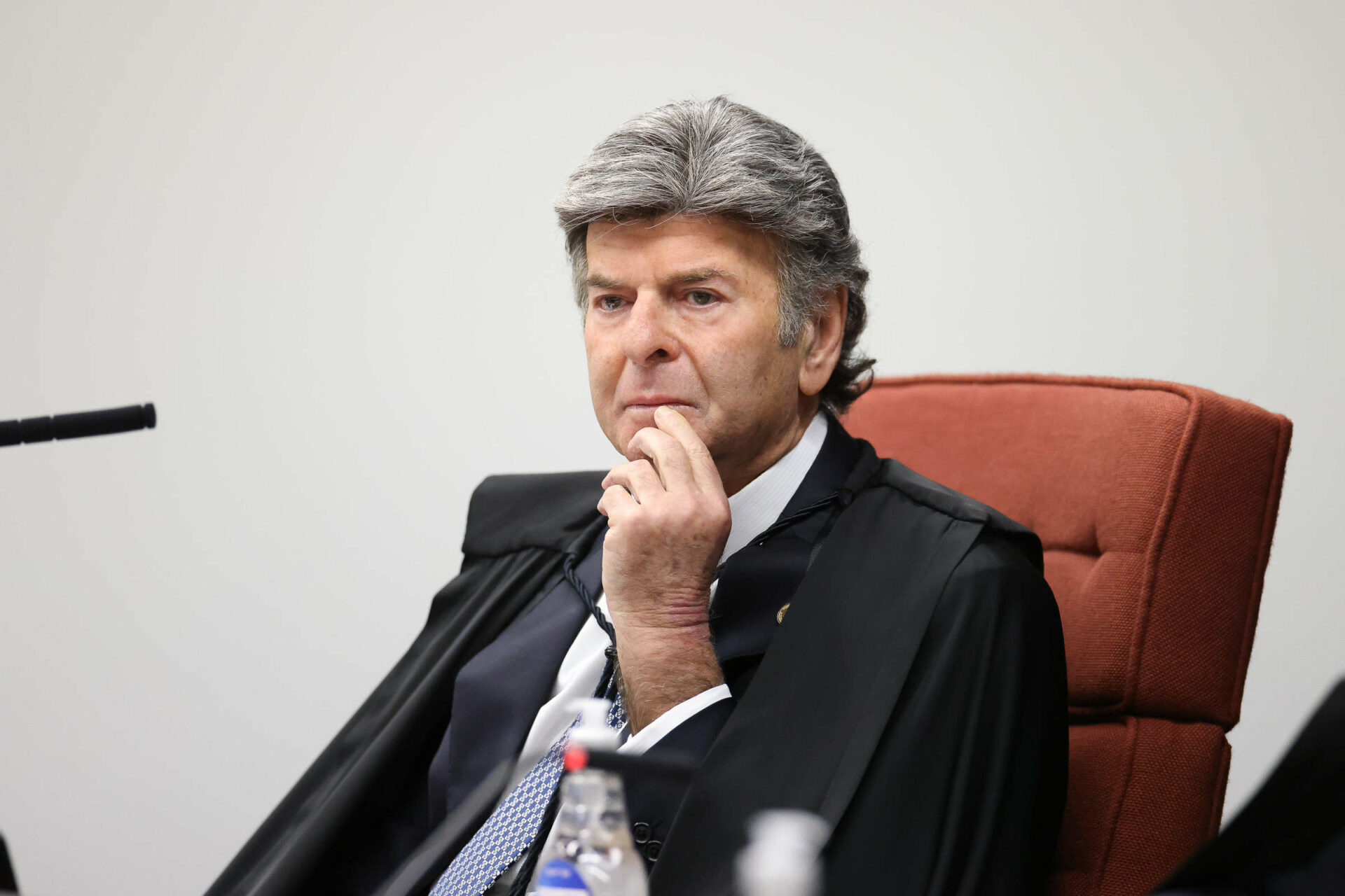 Fux pede vista e suspende julgamento sobre lucros de empresas controladas no exterior