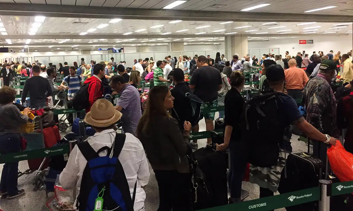 STJ suspende greve de auditores da Receita e impõe multa diária de R$500 mil ao Sindifisco