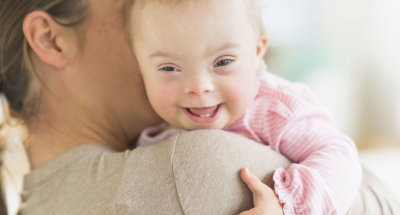 Mãe com jornada reduzida por filho PcD deve assumir cargo de gestão nos Correios, decide TRT-4