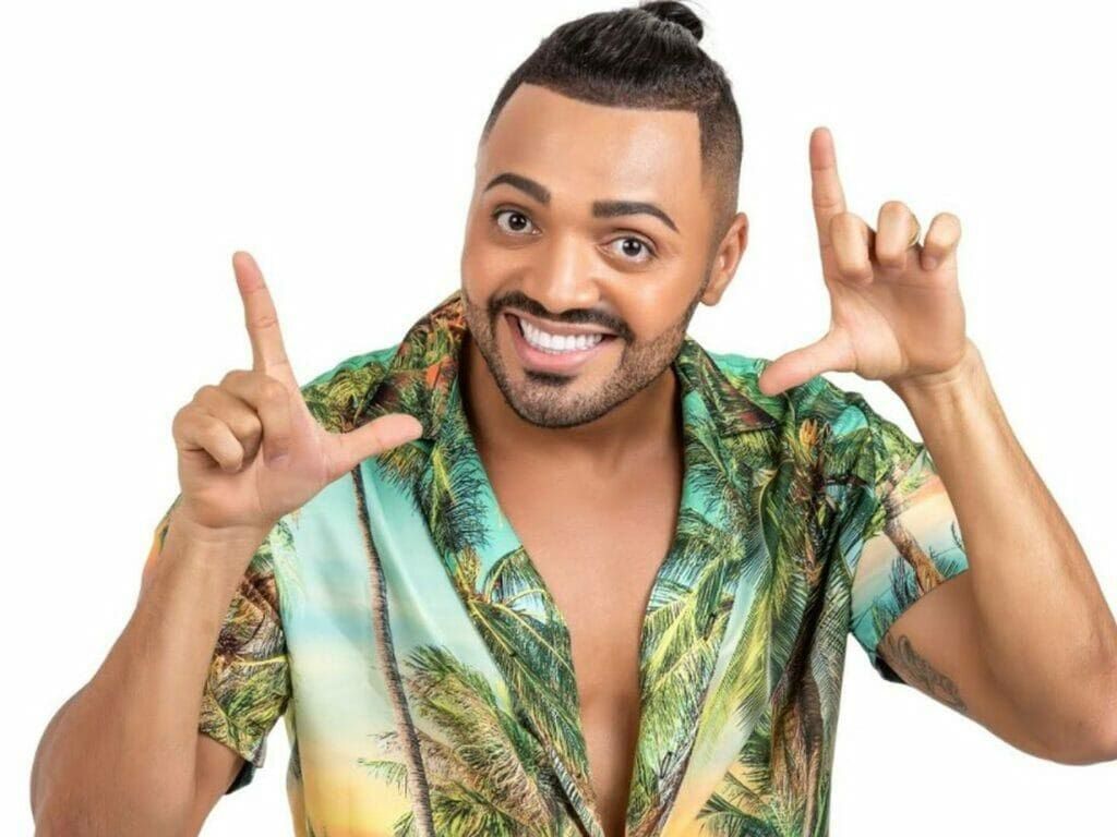 Juíza condena Tirullipa a pagar R$ 20 mil por danos morais a influenciadora em caso de biquíni na "Farofa da Gkay"