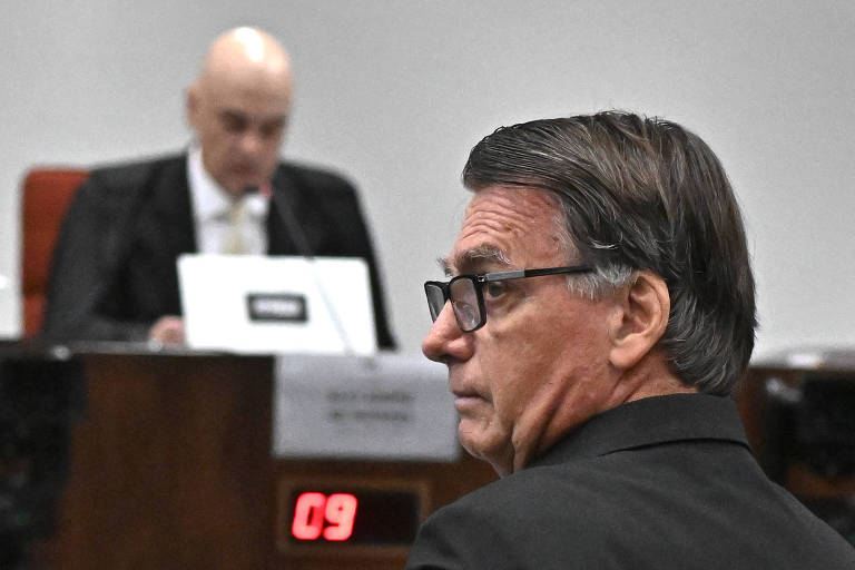 Moraes dá prazo de até 21h13 para defesa de Bolsonaro explicar descumprimento de medidas