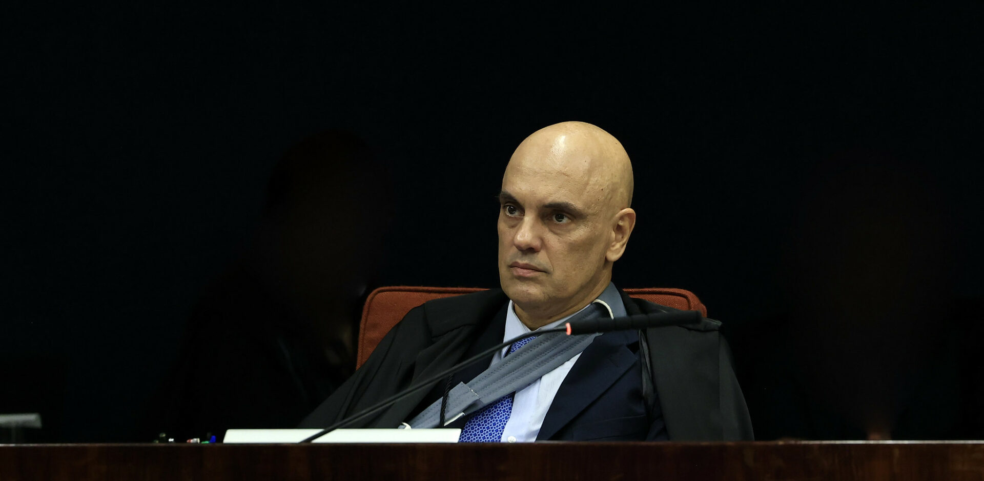Moraes esclarece restrições a Bolsonaro: entrevistas são permitidas, mas sem uso em redes sociais