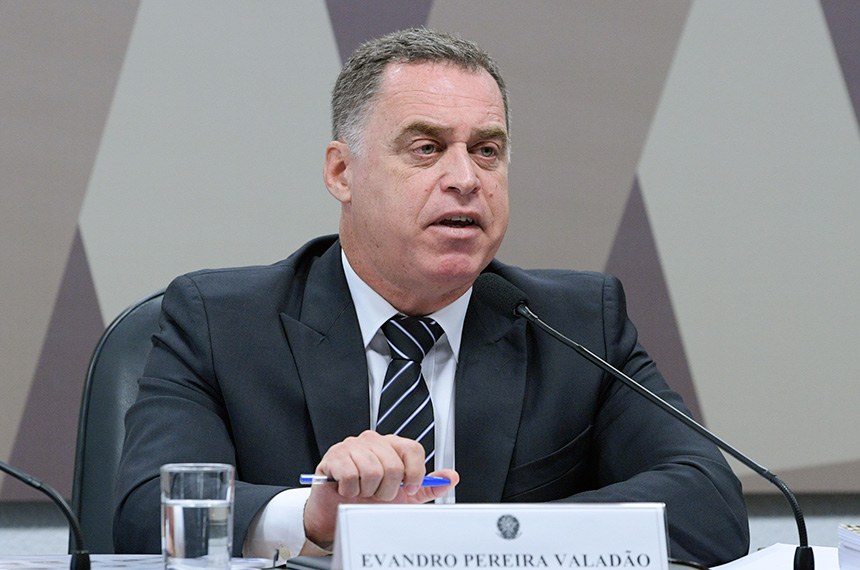 Advogados dispensados após ajuizarem ação contra banco devem ser reintegrados, decide TST