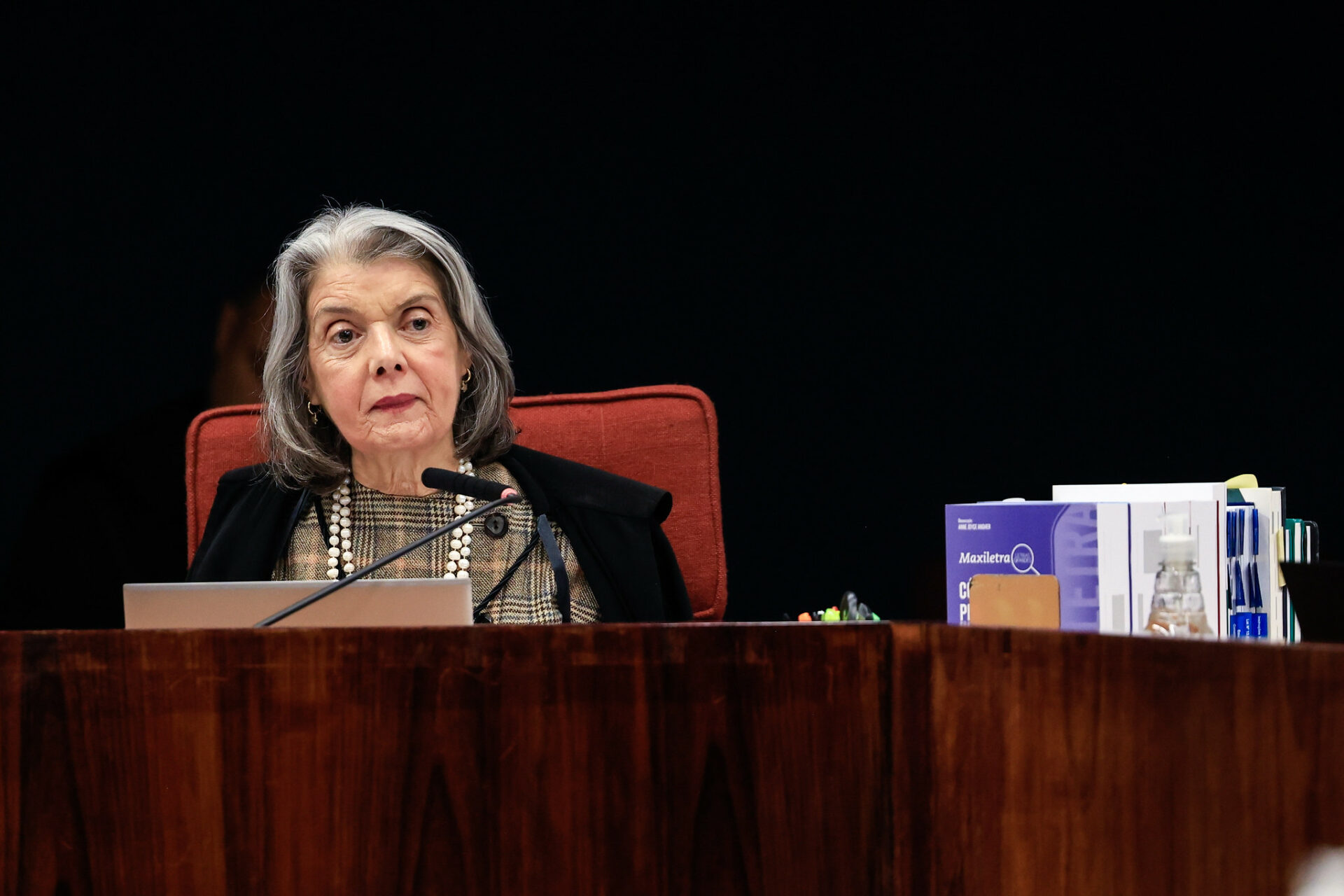 Primeira Turma do STF tem 4 votos a 0 para manter cautelares contra Bolsonaro; falta apenas Fux votar