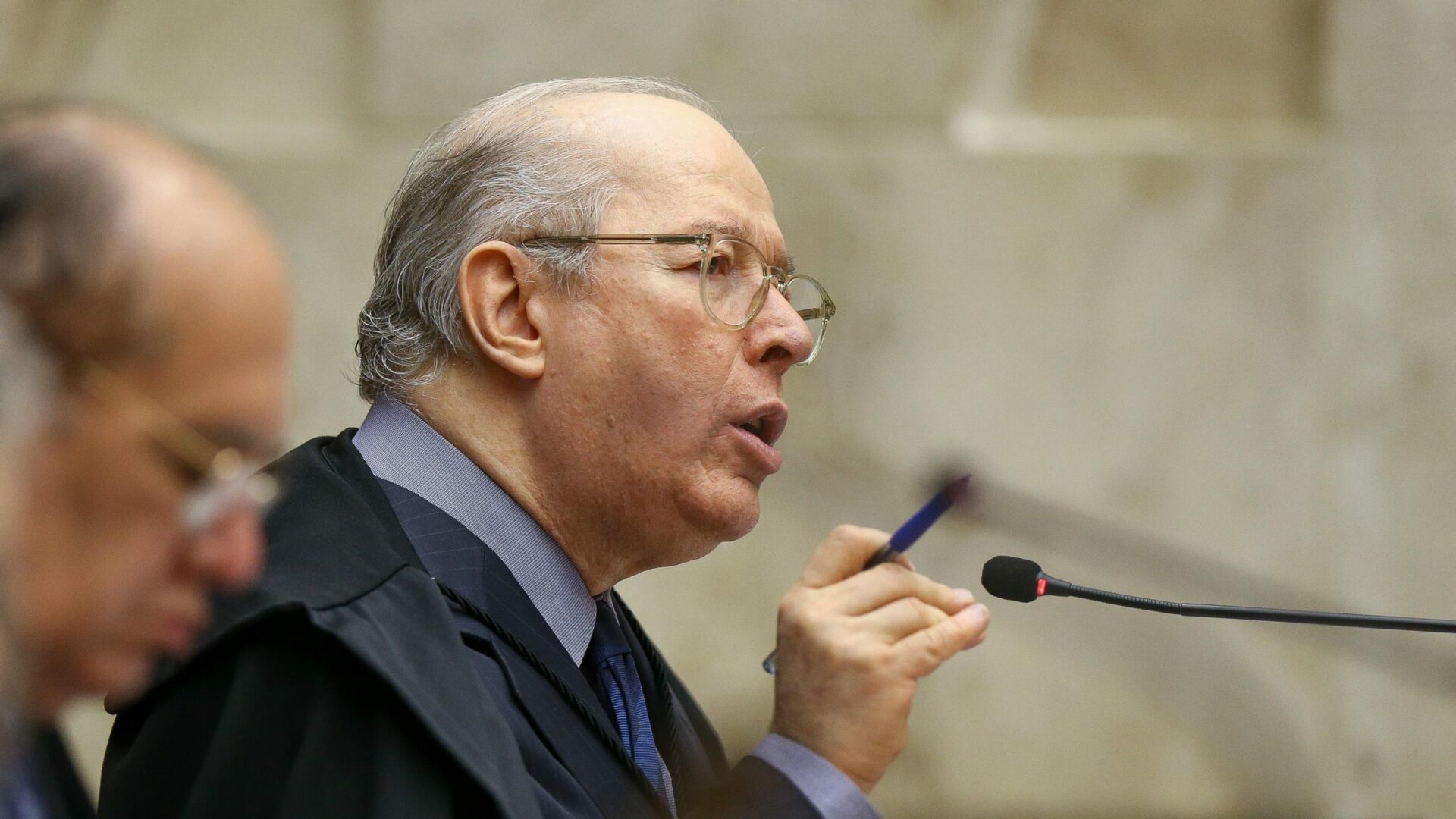 “Ataque à democracia brasileira”, diz Celso de Mello ao considerar arbitrária revogação de vistos de ministros do STF por Trump