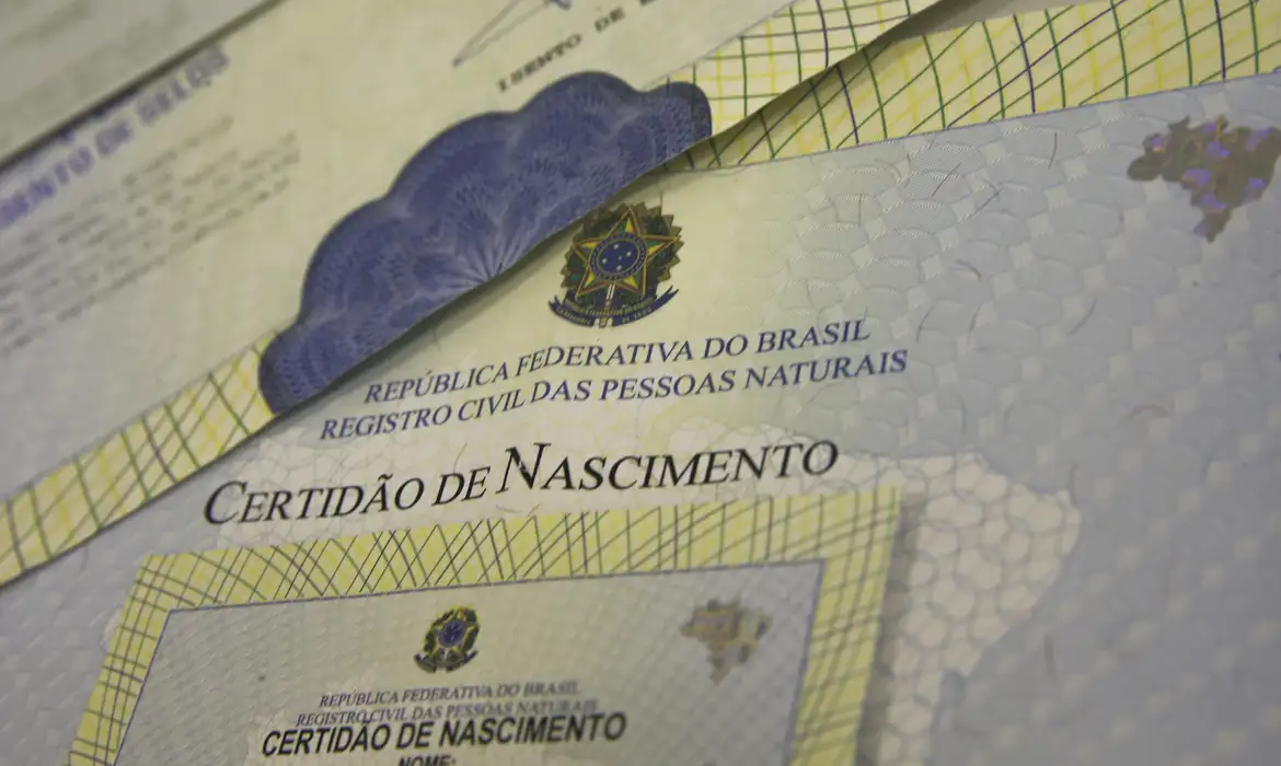 Justiça reconhece multiparentalidade e autoriza inclusão de dois pais em certidão de nascimento