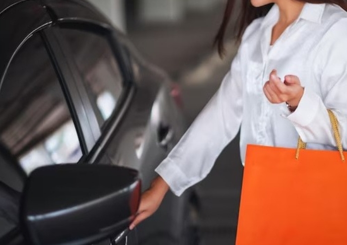 Shopping center deve indenizar cliente por dano em veículo estacionado no estabelecimento, decide TJ-DF