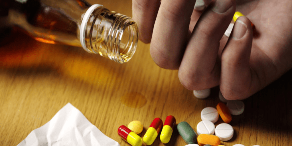 Alcoolismo e dependência química não caracterizam desvio de conduta para demissão por justa causa e juiz anula dispensa discriminatória