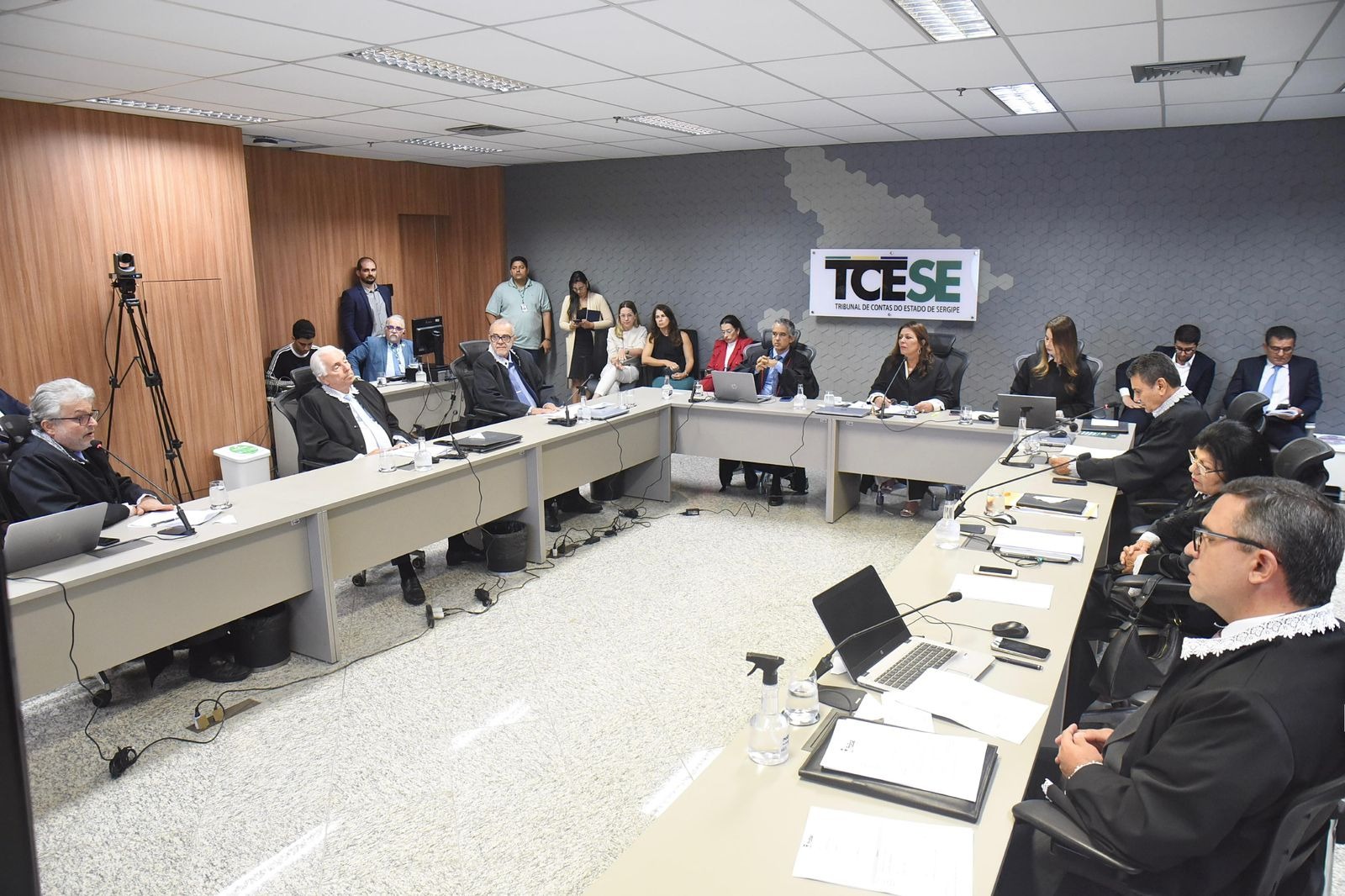 TCE-SE aprova pagamento de até R$2,2 milhões em retroativos para conselheiros