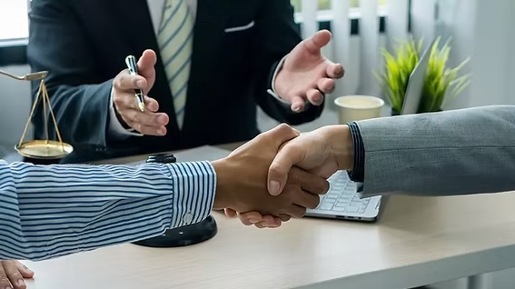 TRT-2 condena empresa por litigância predatória reversa configurada pela recusa em conciliar