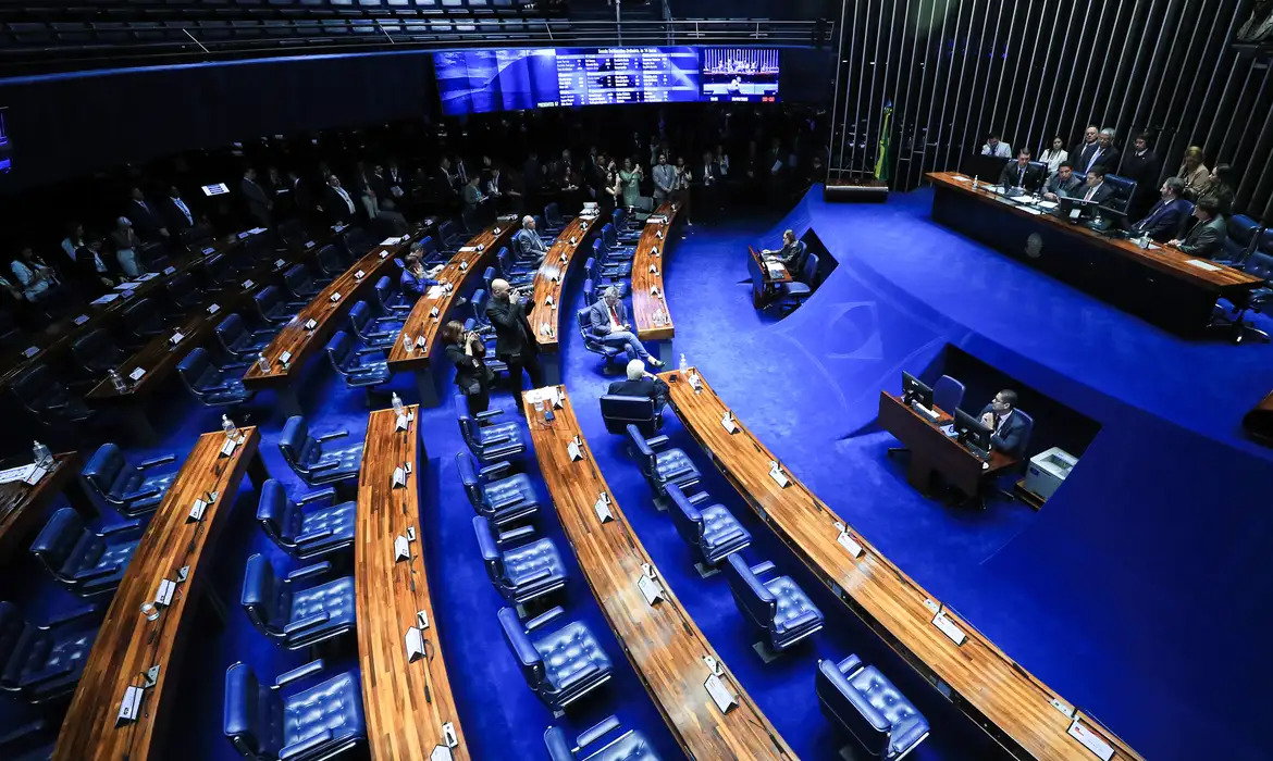 Senado aprova conversão de cargos técnicos para analistas no STJ; proposta aguarda sanção presidencial