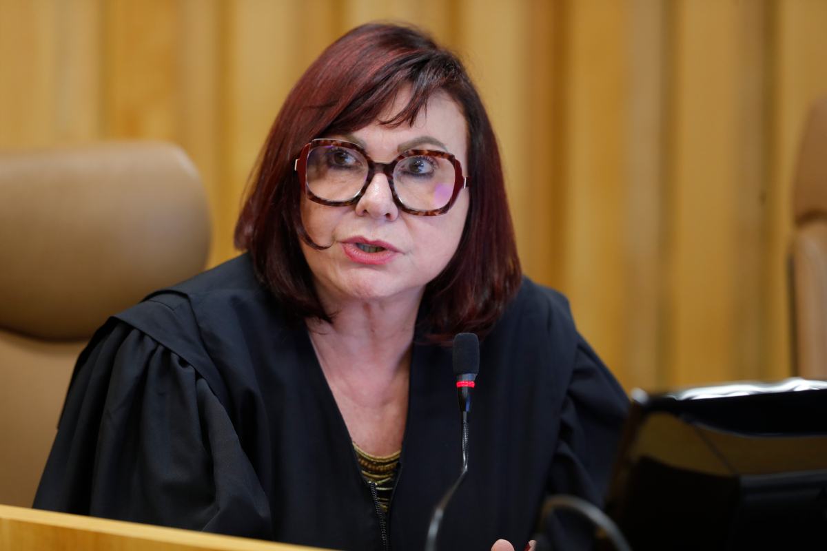 TST responsabiliza escola por depressão de professor após pai de aluno acusá-lo de abuso sem provas