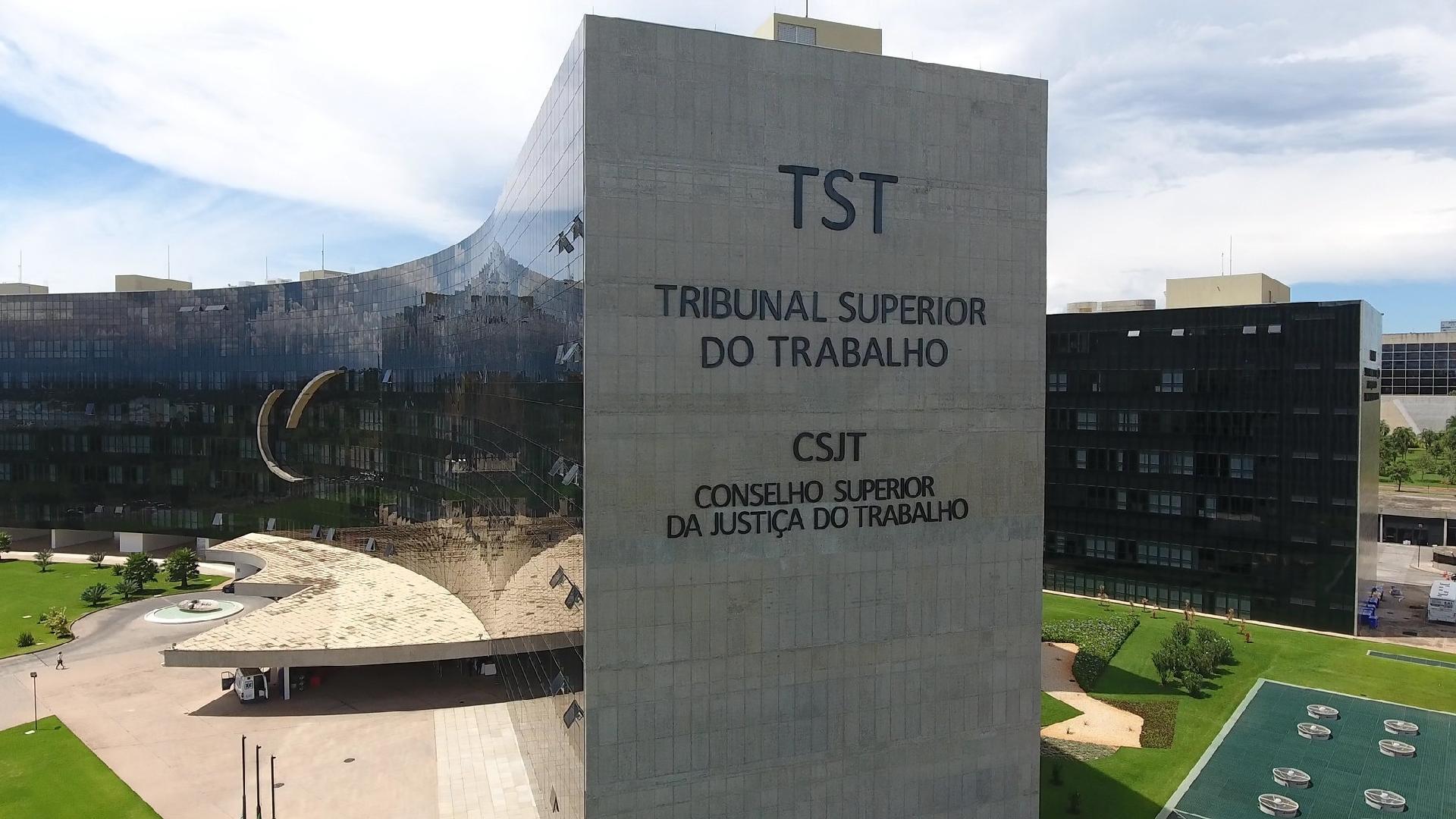 TST abre editais com prazo de 15 dias úteis para manifestações em dois processos sobre adicional de insalubridade e alcance de ações de sindicatos