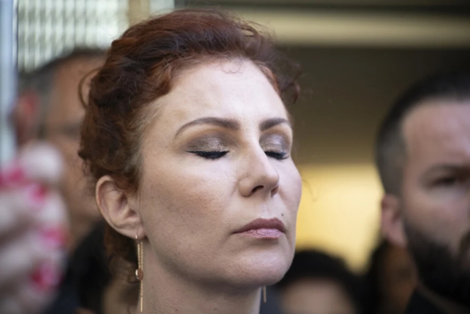 Carla Zambelli passa mal na Itália durante audiência sobre a sua extradição