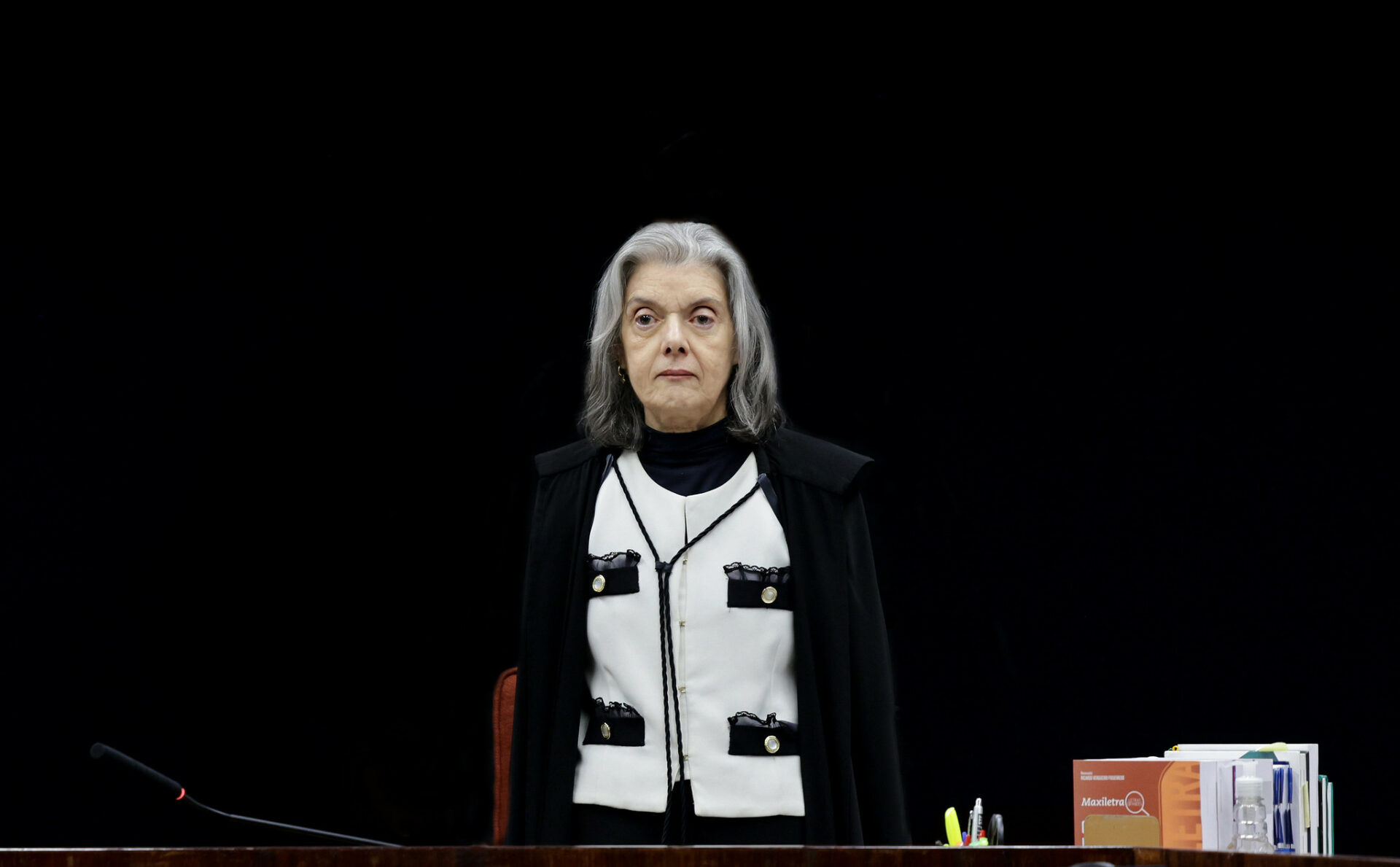 STF retoma julgamento de Bolsonaro às 14h com voto decisivo de Cármen Lúcia sobre tentativa de golpe de Estado