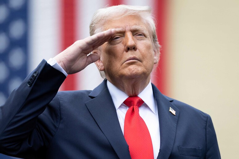 Trump se diz surpreso com condenação de Bolsonaro e compara com processos que enfrenta