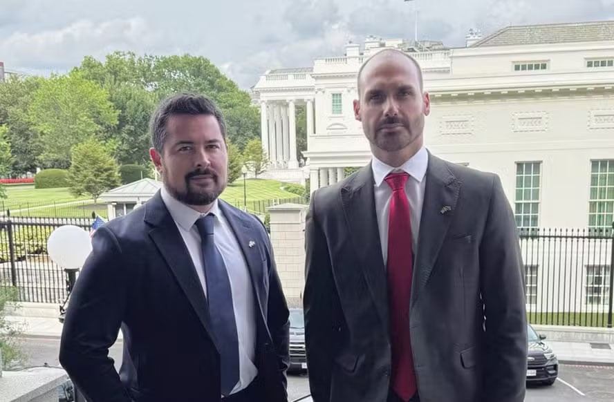 PGR denuncia Eduardo Bolsonaro e Paulo Figueiredo por coação contra Justiça brasileira