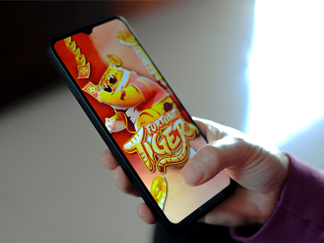 Juíza decide não indenizar youtuber que perdeu canal por divulgar "jogo do tigrinho"