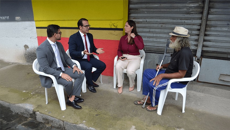 Juiz federal realiza audiência nas ruas para garantir direito previdenciário de homem em situação de rua