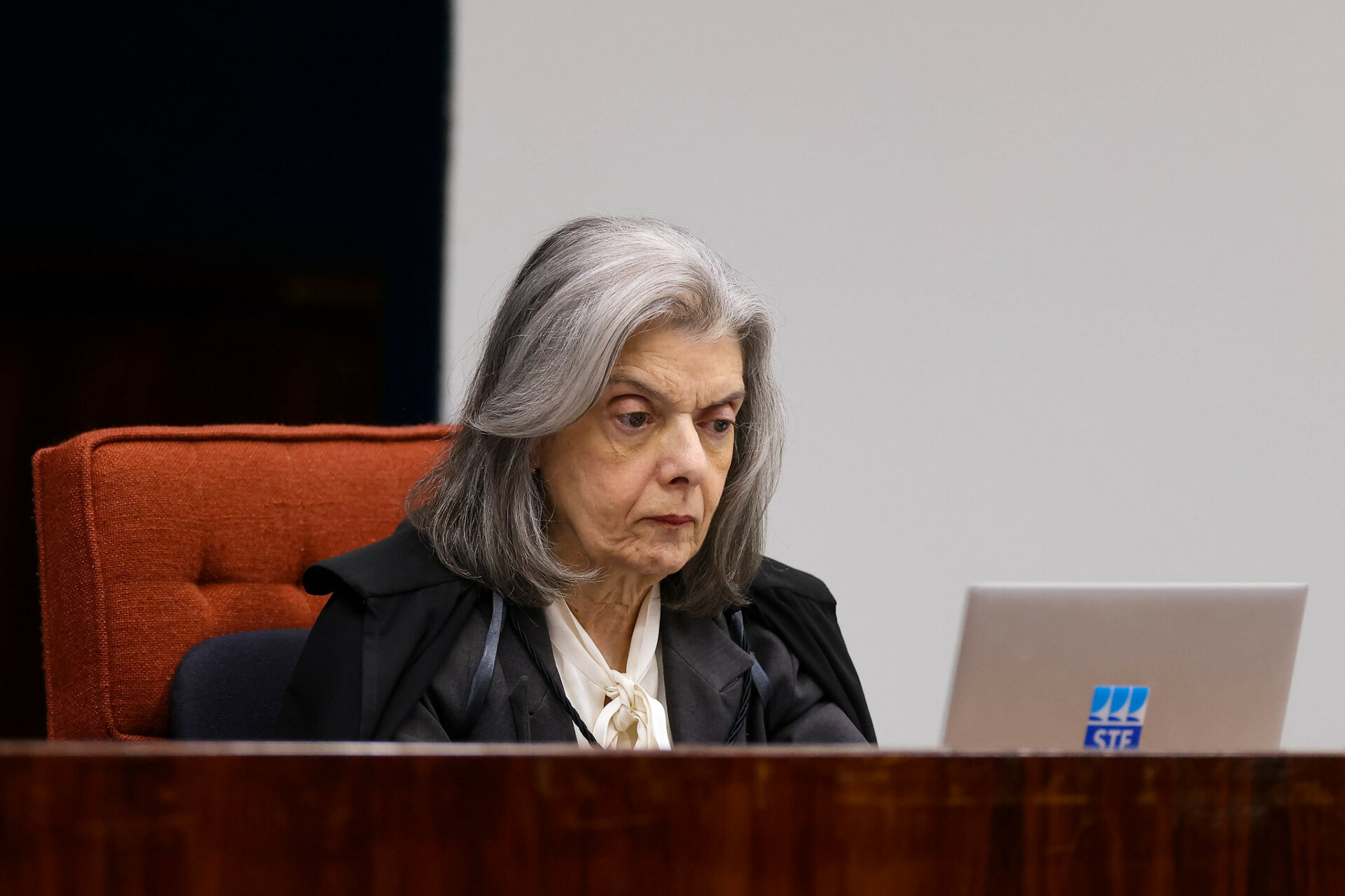 Tese do STF sobre prisão no júri não vale para sentenças do juiz presidente, diz Cármen Lúcia