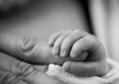 Lei do Luto Parental pode reforçar garantias a trabalhadores após perda gestacional