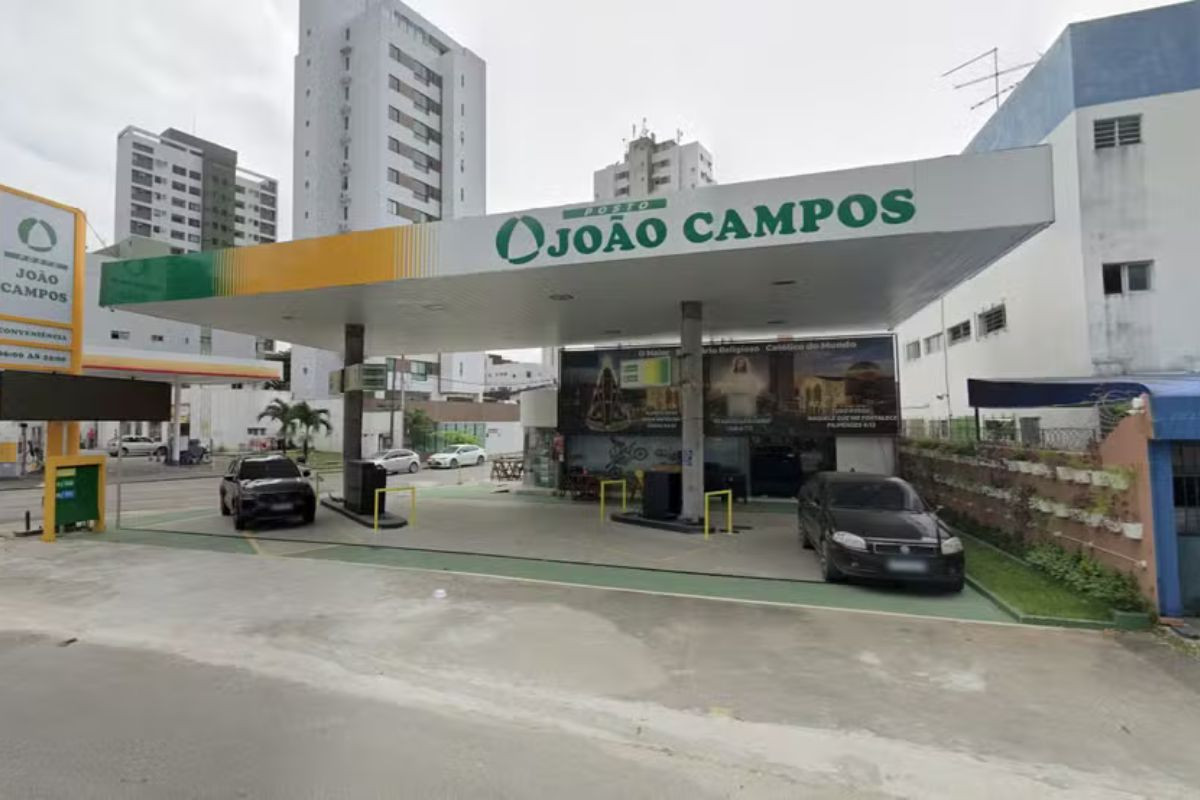 Justiça de Pernambuco condena posto de combustíveis a pagar R$ 15 mil por usar nome do prefeito da cidade