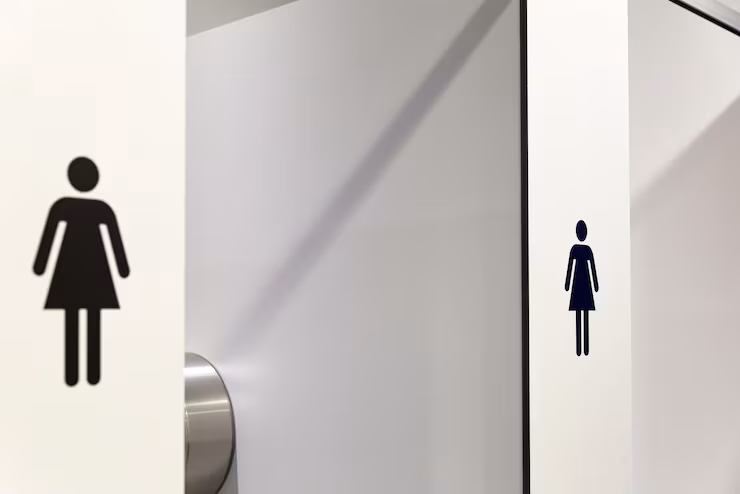 Justiça do DF mantém prisão preventiva de homem flagrado filmando mulheres em banheiro