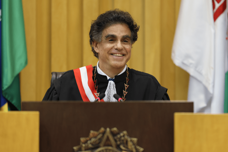 "Ninguém calará o Judiciário, o Supremo Tribunal Federal e a Justiça do nosso país", afirma Vieira de Mello Filho ao ser empossado presidente do TST