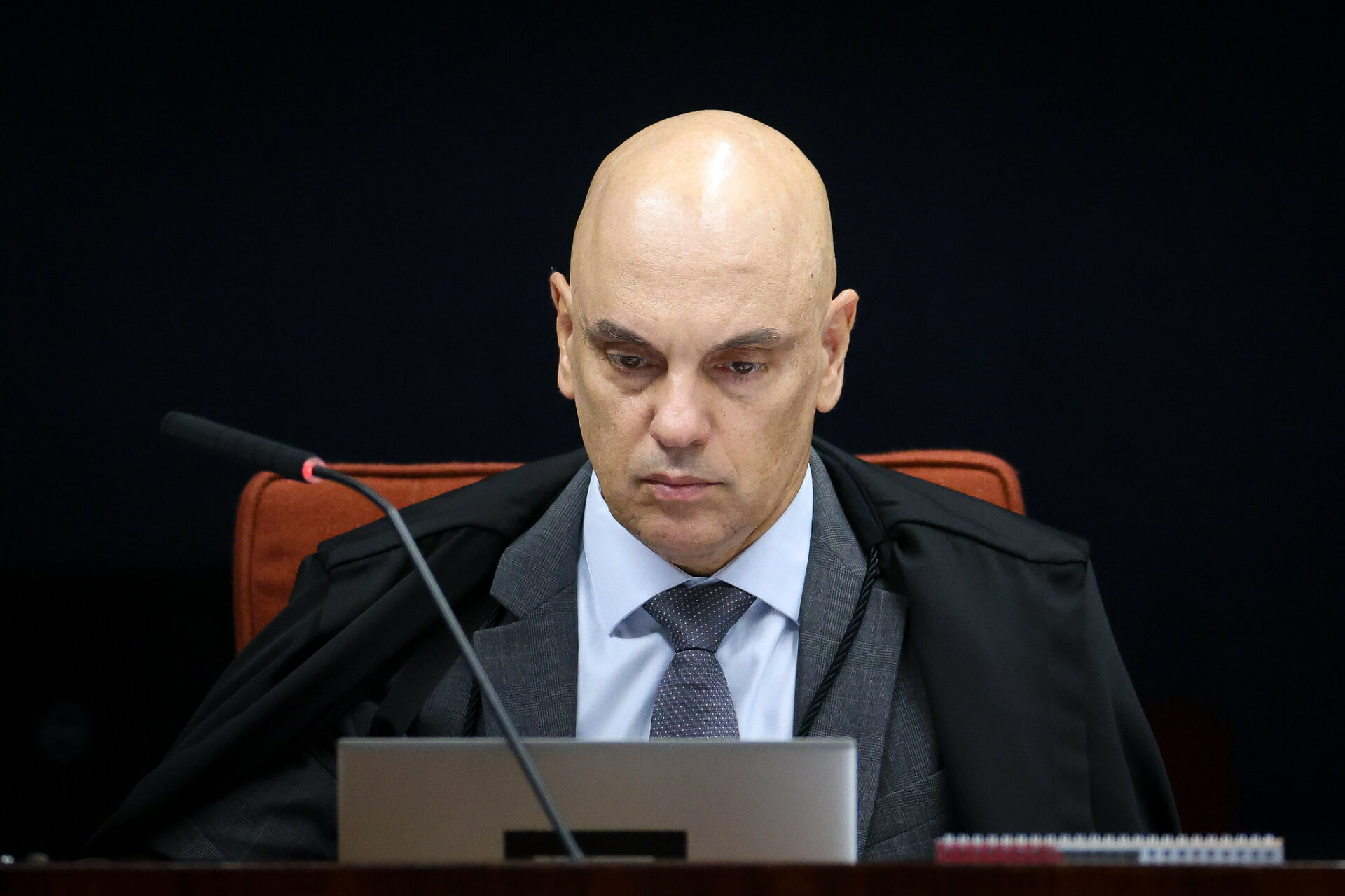 Moraes pede vista e interrompe julgamento de multa por distribuição de lucros com dívida ativa