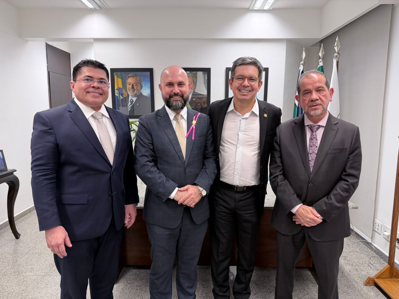 OAB propõe criação do Tribunal Regional do Trabalho do Amapá em encontro com o senador Randolfe Rodrigues