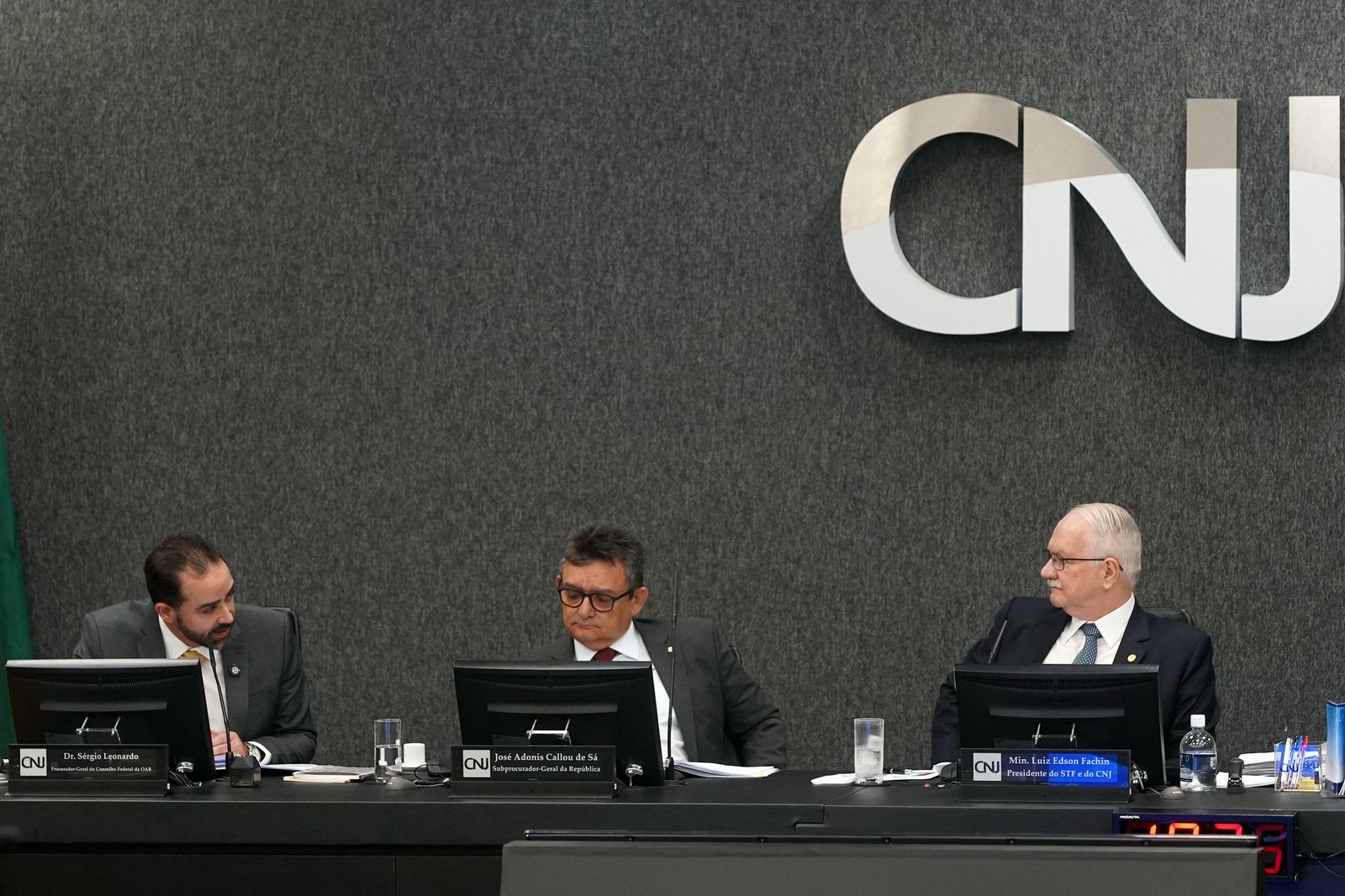 Procurador-geral da OAB destaca cooperação com CNJ para aprimoramento da Justiça em primeira sessão comandada por Fachin