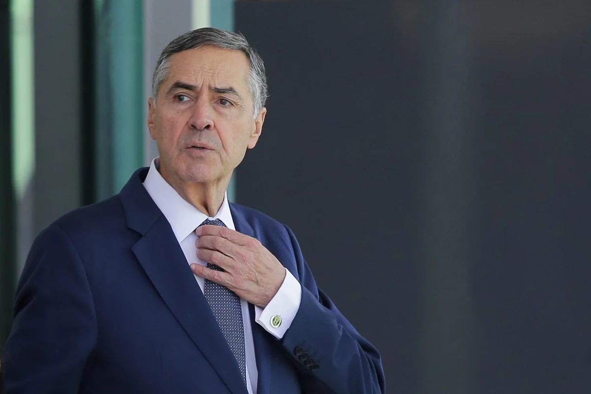 Barroso recebe alta médica após ser internado em Brasília; ministro deixa o STF neste sábado (18)