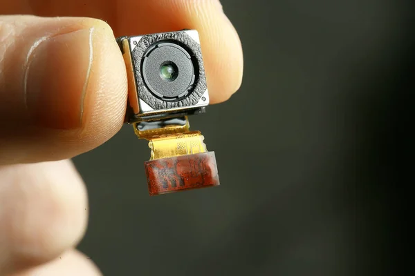 Justiça do Paraná condena homem a pagar R$ 20 mil a ex por instalar câmera escondida para gravar e divulgar imagens dela no banheiro