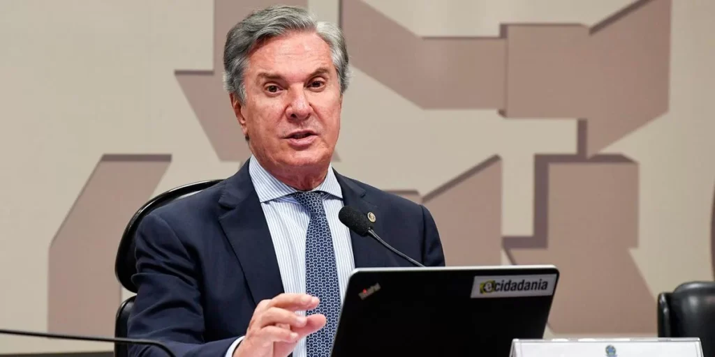 Moraes dá 5 dias para que defesa de Collor explique desligamento de tornozeleira