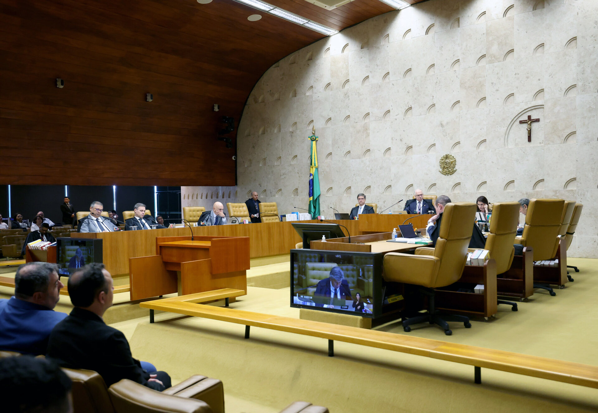 STF retoma julgamento sobre indicação de parentes e cônjuges para comissionados do Executivo