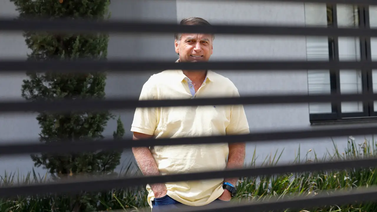 Defesa de Bolsonaro entra com novo recurso no STF contra condenação por trama golpista