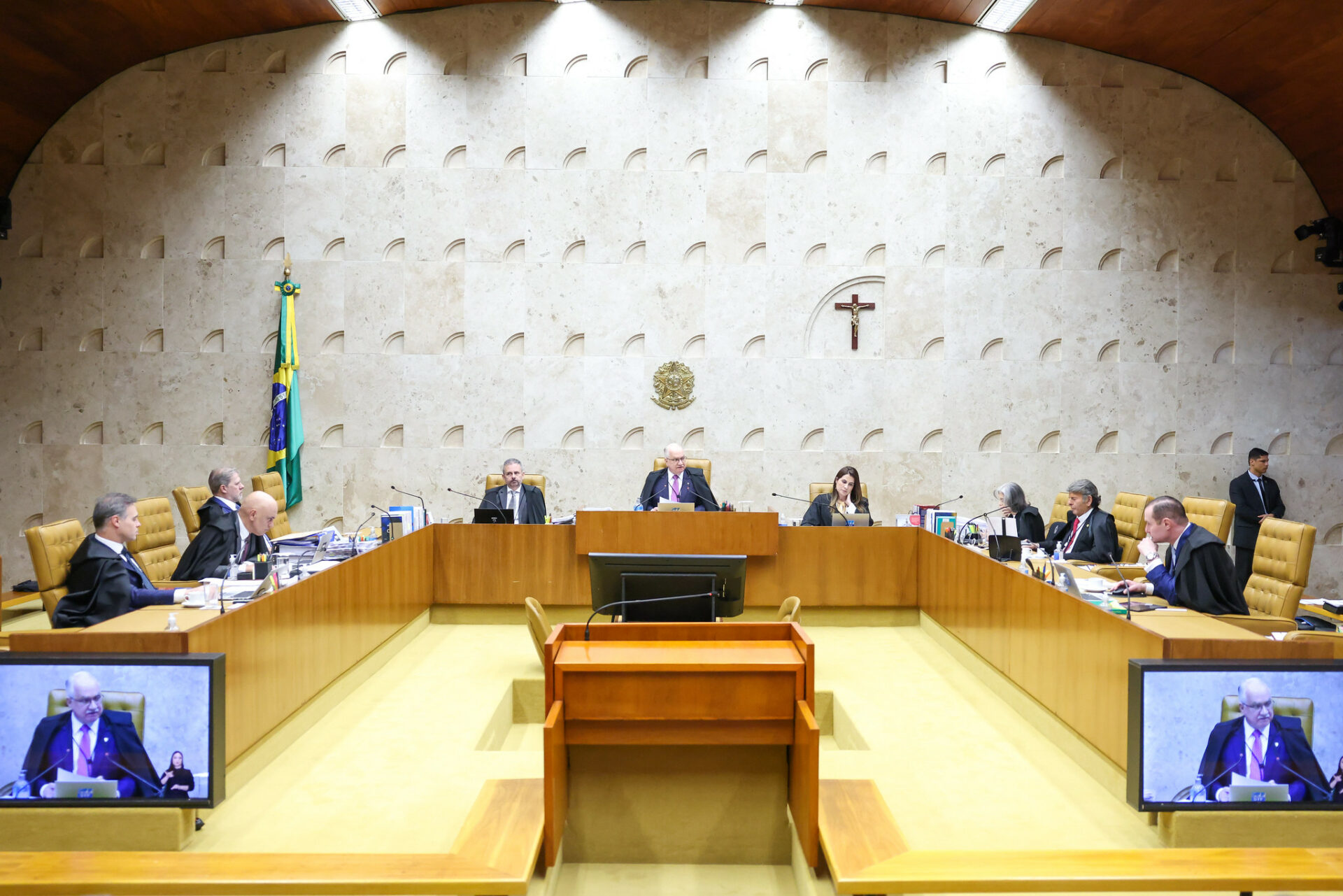 STF vai decidir se servidor com pós-graduação pode começar carreira em nível mais alto 