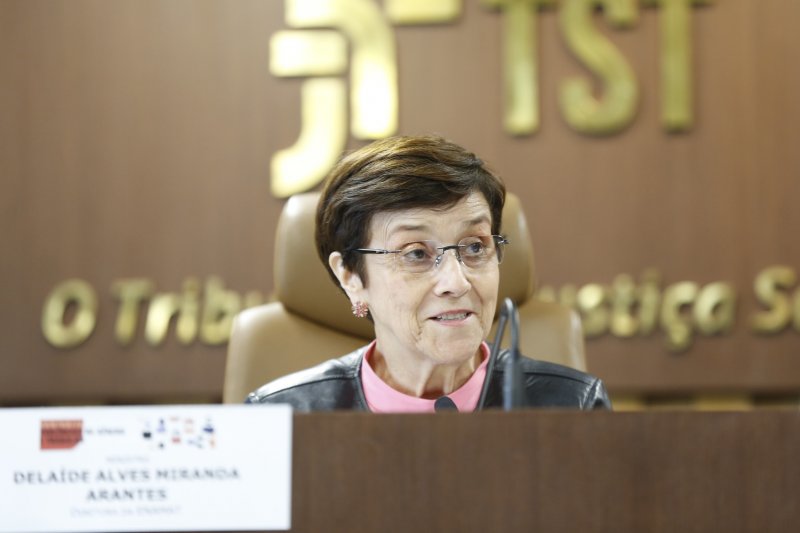 TST condena Cooperativa a indenizar operador por doença profissional reconhecida após demissão