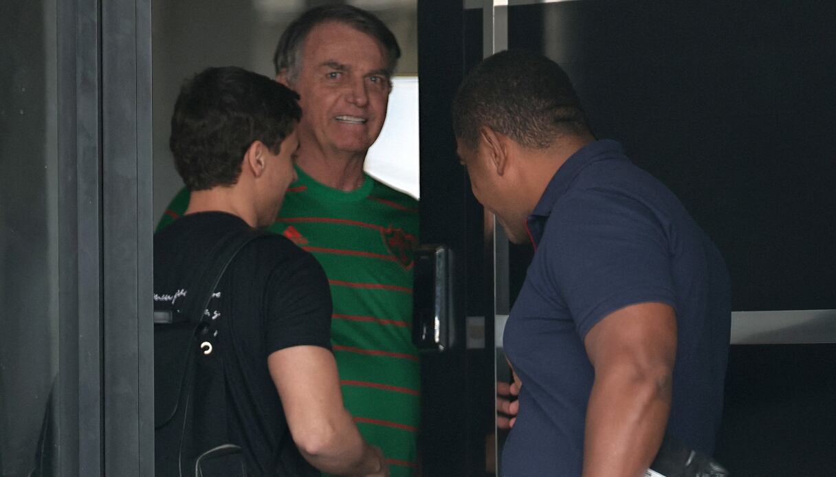 Defesa nega que Bolsonaro tenha usado celular durante visita de Nikolas após cobrança de Alexandre de Moraes