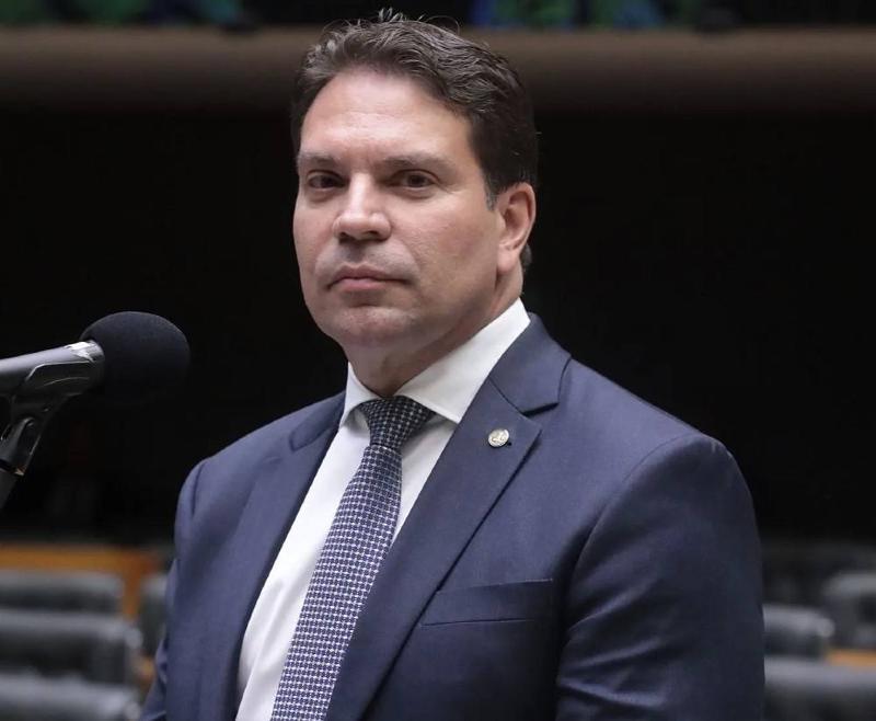 Após condenação definitiva, Moraes determina perda de mandato de Ramagem