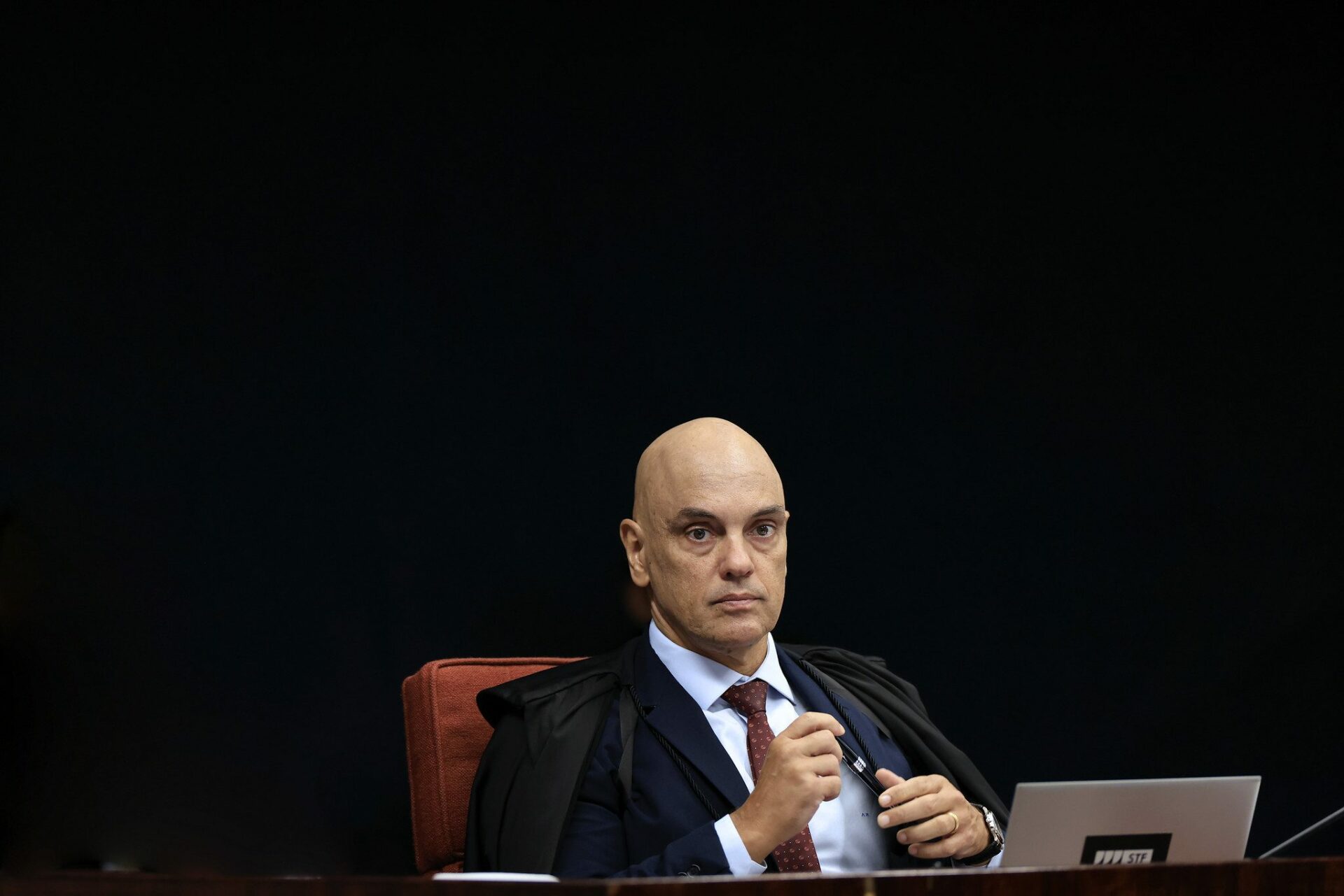 Moraes nega prisão domiciliar "humanitária" a Bolsonaro; visitas foram canceladas