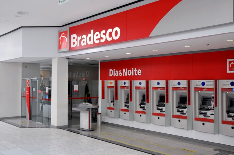 TST condena Bradesco a indenizar trabalhadores em R$ 10 mil por abrir agência durante greve