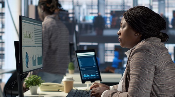 Cresce o número de processos por racismo no país, aponta painel de Justiça Racial do CNJ; só em 2025 mais de 7 mil novos casos foram registrados