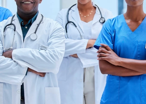 TJ-SP condena mulher a 2 anos de prisão por injúria racial a médico e ameaças a enfermeira