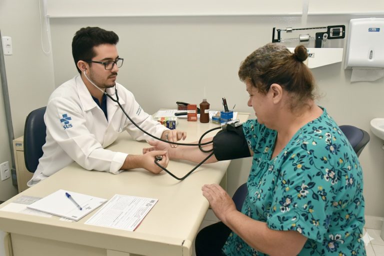 CFM repudia decreto que limita auxílio-moradia dos médicos residentes