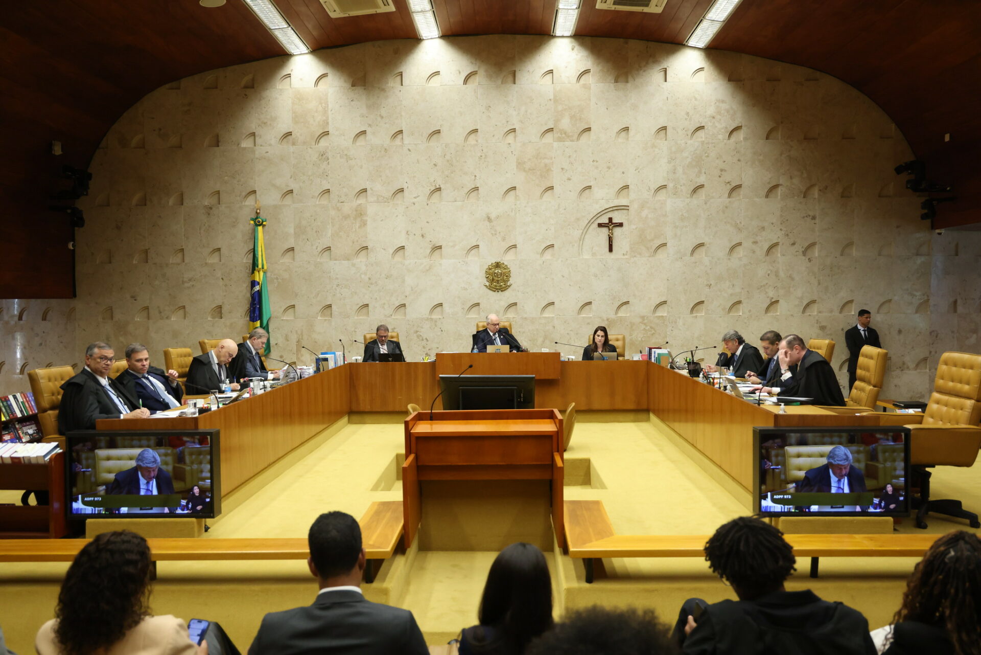 Supremo fixa tese sobre inelegibilidade em caso de substituição de chefe do Executivo por decisão judicial