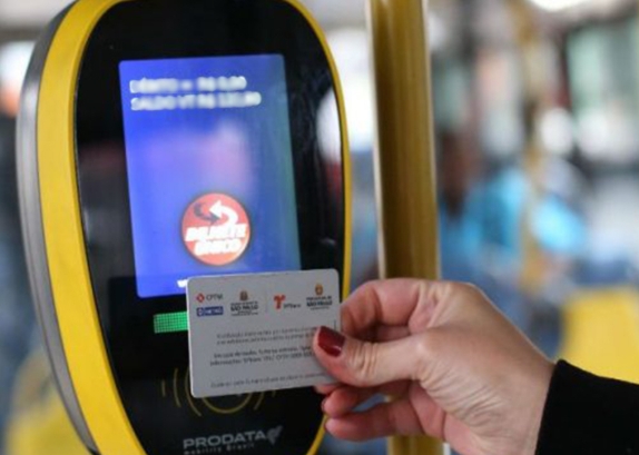 Justiça do Trabalho reconhece rescisão indireta entre empresa e funcionária por pagamentos irregulares de vale-transporte