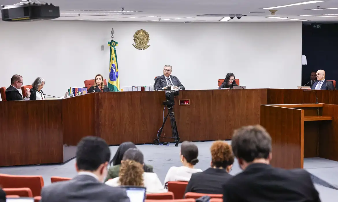 Por unanimidade, STF condena cinco réus e absolve um pela trama golpista